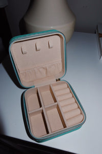 Bow jewelry case ￼
